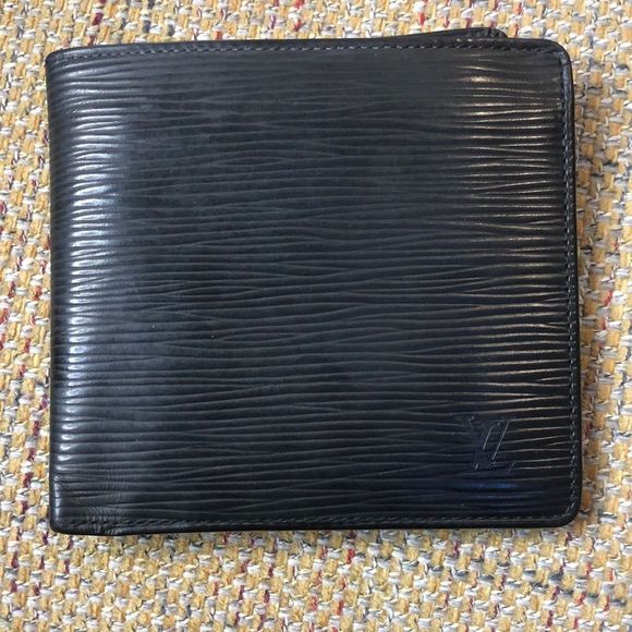 LOUIS VUITTON Marco Black Epi Leather BiFold Wallet SP0095